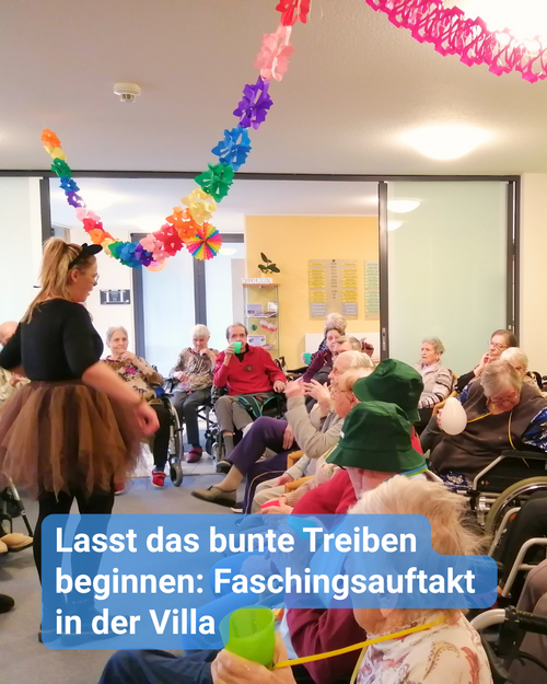 Blonde Mitarbeiterin im Kostüm, feiert gemeinsam mit den Bewohnerinnen und Bewohnern in einem geschmückten Saal, den Beginn der Faschingszeit. Bildbeschriftung: „Lasst das bunte Treiben beginnen: Faschingsauftakt in der Villa“