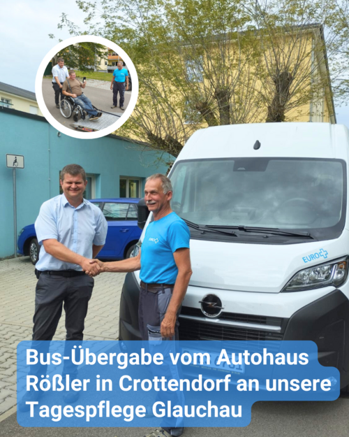 Ein barrierefreier Bus wird an eine soziale Einrichtung übergeben. Am oberen Bildrand ist ein Bild in Bild zu sehen, mit einem Rollstuhl, der die Auto-Rampe hochgefahren wird. Bildbeschriftung: Bus-Übergabe vom Autohaus Rößler in Crottendorf an unsere Tagespflege Glauchau